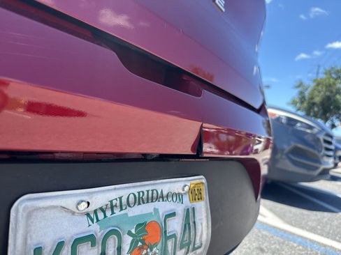 Used 2023 Hyundai Venue Limited image 6