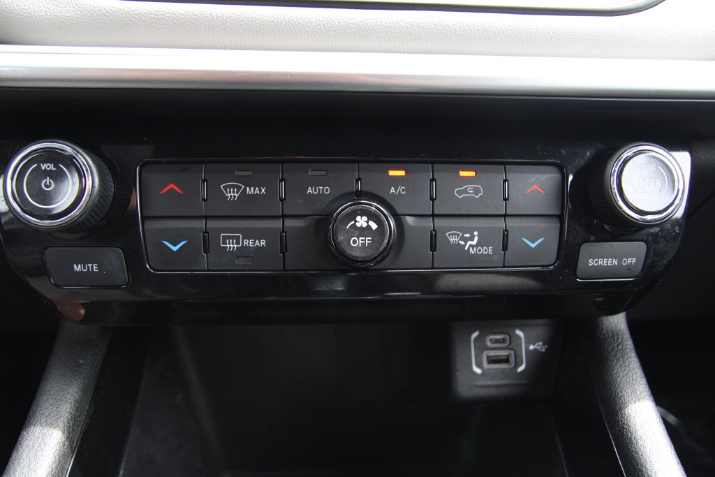 Used 2025 Jeep Compass Limited AWD/4WD image 27