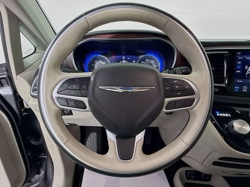 Used 2020 Chrysler Pacifica Limited FWD image 15