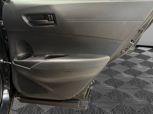 Used 2025 Toyota Corolla Cross LE AWD/4WD image 13