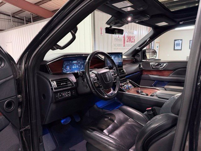 Used 2022 Lincoln Navigator Reserve AWD/4WD image 13