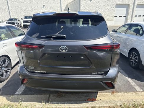 Used 2024 Toyota Highlander XLE AWD/4WD image 44