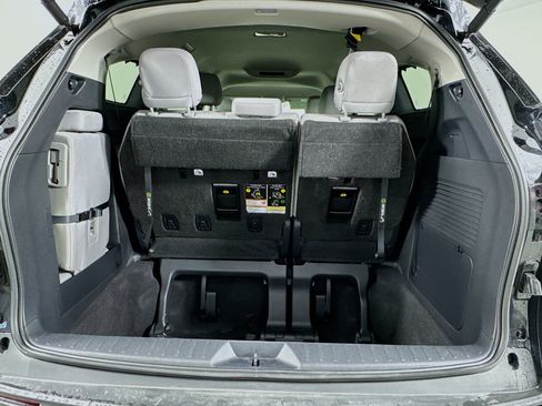 Certified 2026 Toyota Sienna LE FWD image 25