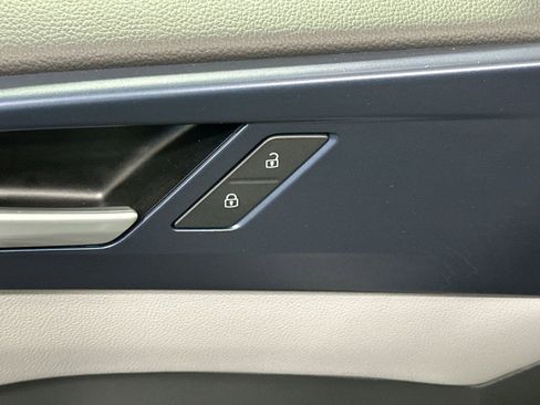 Used 2023 Volkswagen Taos SE image 17