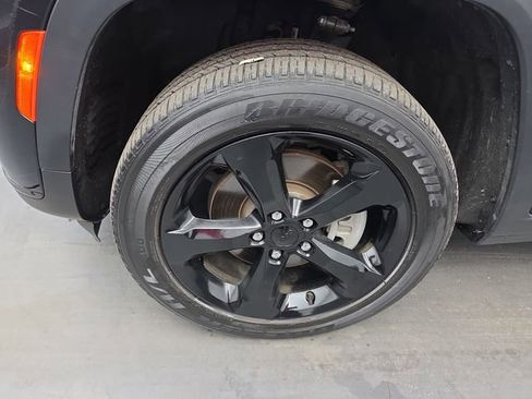 Used 2023 Jeep Grand Cherokee L Laredo image 15