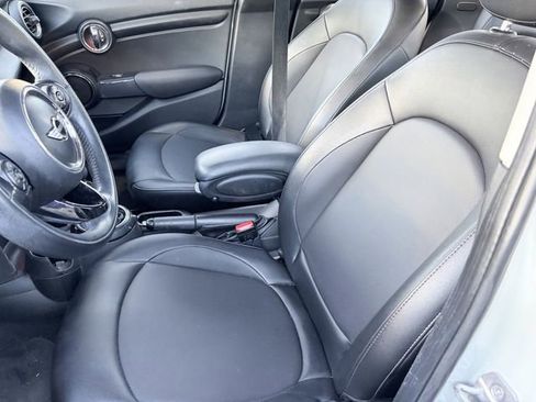 Used 2016 MINI Cooper 4-Door Hardtop image 10