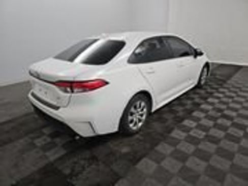 Used 2025 Toyota Corolla LE FWD image 4