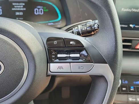 Certified 2025 Hyundai Elantra Hybrid FWD image 6