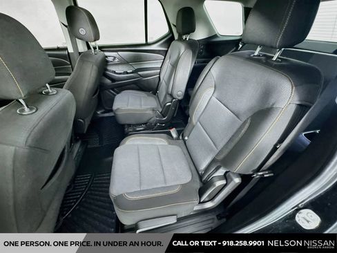 Used 2021 Chevrolet Traverse LT FWD image 23