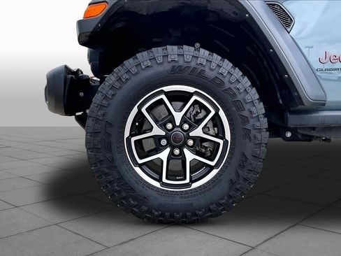 Used 2024 Jeep Gladiator Rubicon w/ Safety Group AWD/4WD image 10