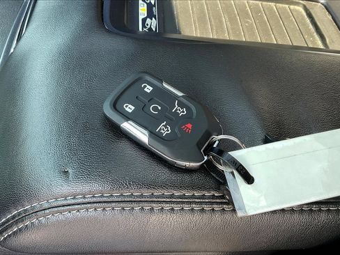 Used 2015 Chevrolet Suburban LTZ AWD/4WD image 34