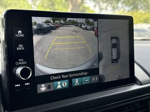 Used 2025 Honda Pilot TrailSport image 19