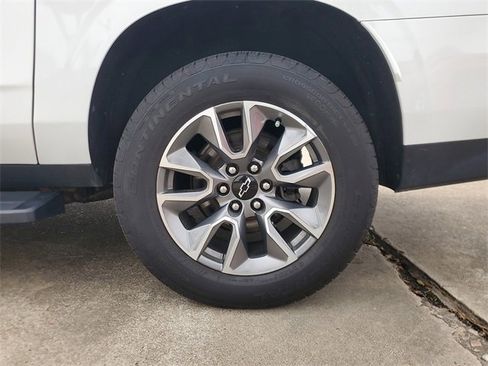 Used 2022 Chevrolet Suburban Z71 image 7