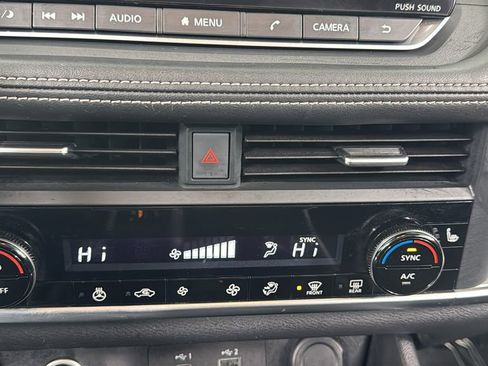 Used 2023 Nissan Rogue SV w/ SV Premium B Package image 27