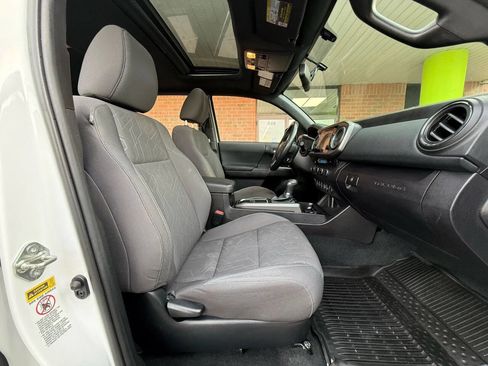 Used 2016 Toyota Tacoma TRD Sport w/ Premium & Technology Package AWD/4WD image 15