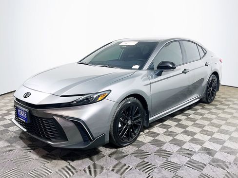 Certified 2025 Toyota Camry SE w/ Convenience Package AWD/4WD image 4