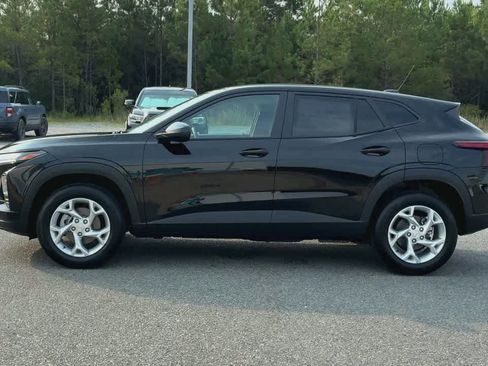 New 2026 Chevrolet Trax LS w/ LS Convenience Package FWD image 5