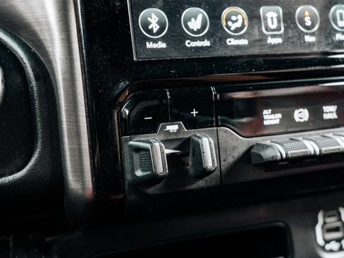 Used 2020 RAM 2500 Limited AWD/4WD image 39