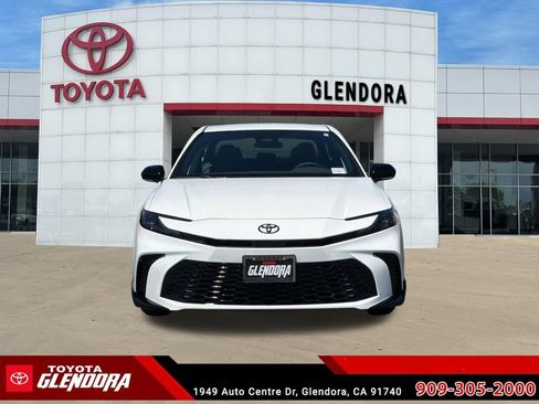 New 2026 Toyota Camry Hybrid FWD image 3