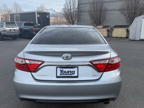 Used 2016 Toyota Camry SE image 3