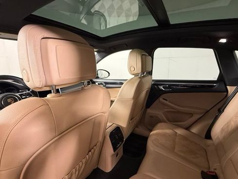 Used 2020 Porsche Macan AWD/4WD image 25