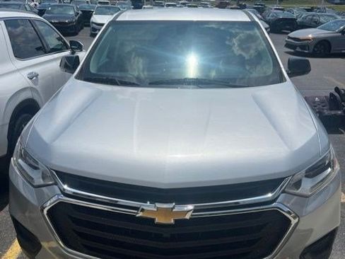 Used 2019 Chevrolet Traverse LS FWD image 2