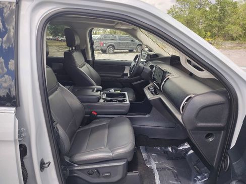 Used 2025 Ford Expedition Max Active AWD/4WD image 17