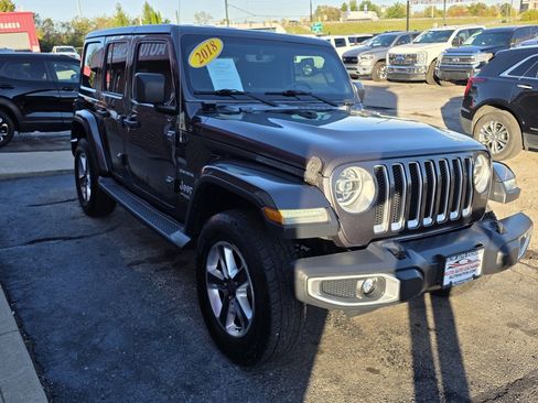 Used 2018 Jeep Wrangler Unlimited Sahara image 3