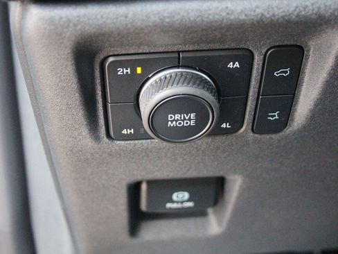 New 2025 Ford Expedition Active image 30