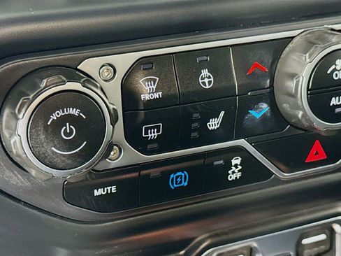 Used 2022 Jeep Wrangler Unlimited Rubicon 4xe w/ Cold Weather Group AWD/4WD image 20