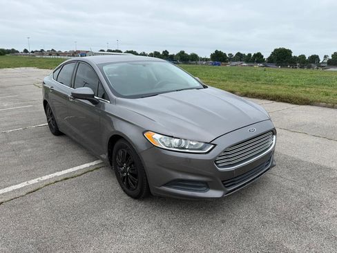 Used 2014 Ford Fusion S FWD image 2