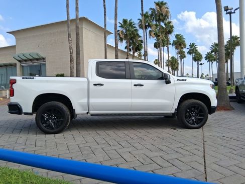 Used 2025 Chevrolet Silverado 1500 LT Trail Boss w/ LT Trail Boss Premium Package AWD/4WD image 4
