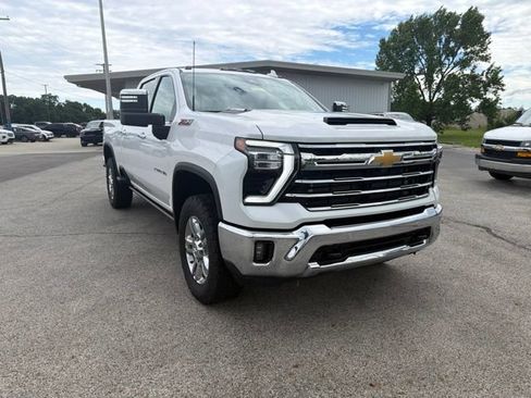 Used 2024 Chevrolet Silverado 2500 LTZ w/ LTZ Convenience Package AWD/4WD image 4