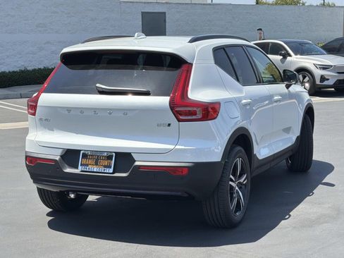 New 2026 Volvo XC40 B5 Core AWD/4WD image 6