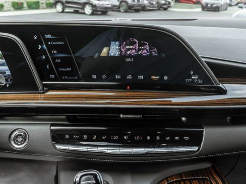 Used 2023 Cadillac Escalade Premium Luxury AWD/4WD image 20