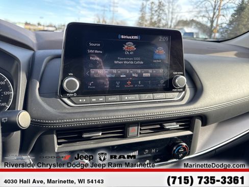 Used 2023 Nissan Rogue SV image 17