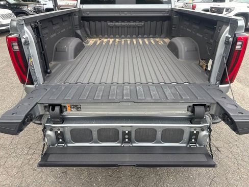 Used 2024 GMC Sierra 2500 Denali w/ Technology Package AWD/4WD image 16