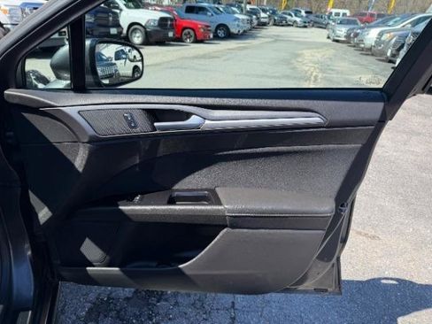 Used 2016 Ford Fusion SE image 33
