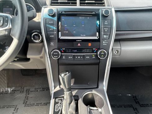Used 2017 Toyota Camry XLE FWD image 13