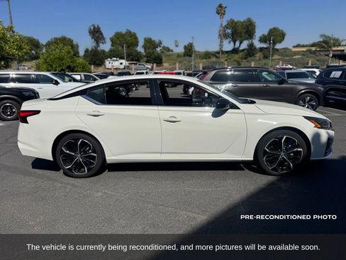 Used 2024 Nissan Altima 2.5 SR FWD image 2