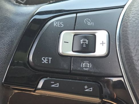 Used 2021 Volkswagen Tiguan SE R-Line AWD/4WD image 33