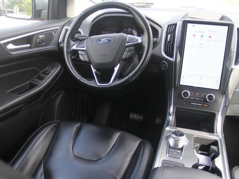 Used 2022 Ford Edge Titanium image 16