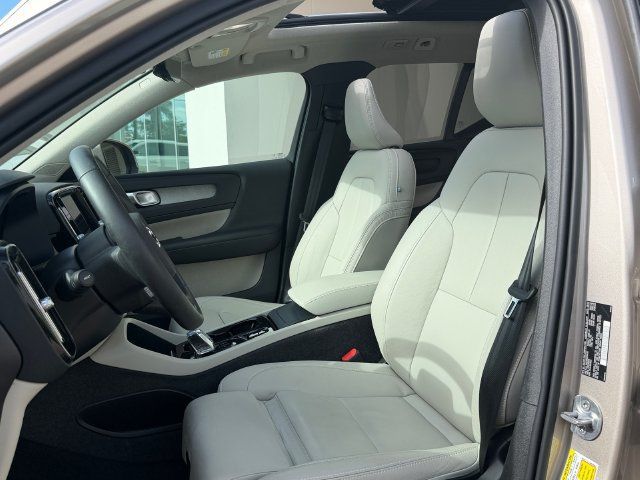 Certified 2024 Volvo XC40 B5 Plus AWD/4WD image 9