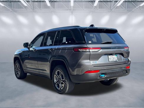 Certified 2022 Jeep Grand Cherokee Trailhawk w/ Luxury Tech Group III AWD/4WD image 4