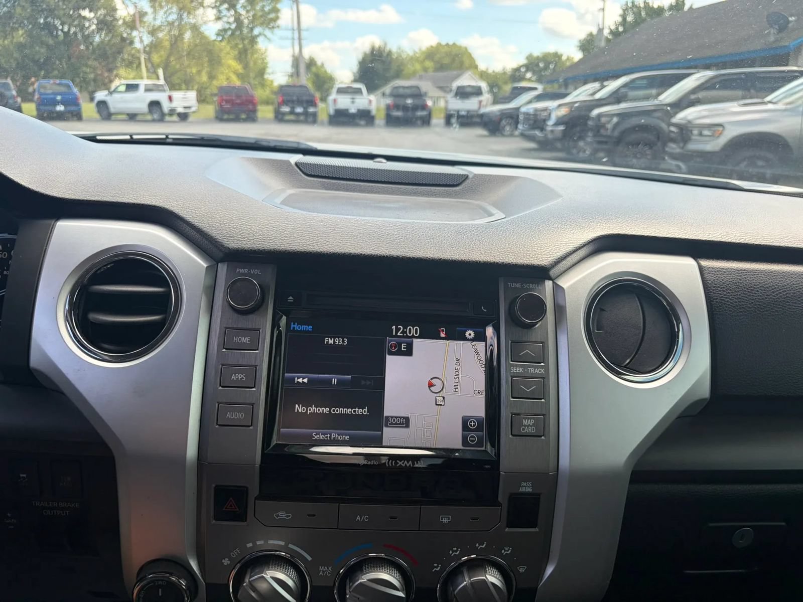 Used 2019 Toyota Tundra SR5 w/ SR5 Upgrade Package AWD/4WD image 13