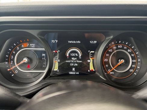 Used 2025 Jeep Wrangler Unlimited Rubicon AWD/4WD image 39