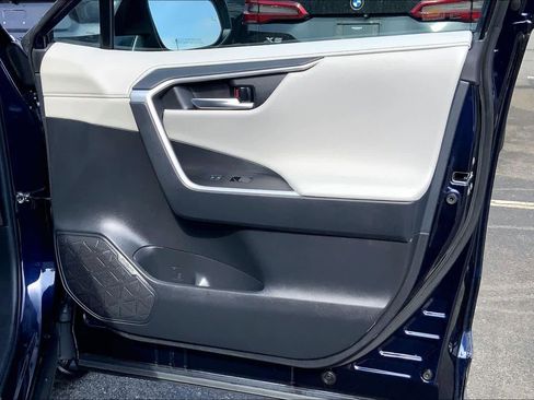 Used 2023 Toyota RAV4 Limited image 23