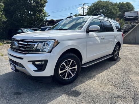Used 2018 Ford Expedition XLT w/ Equipment Group 202A AWD/4WD image 2