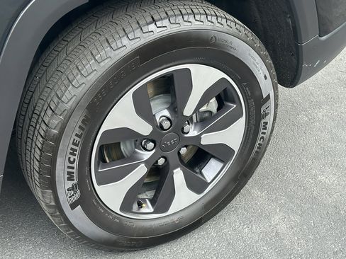 Used 2023 Jeep Grand Cherokee 4WD 4xe image 27