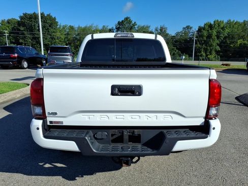 Used 2019 Toyota Tacoma SR5 RWD image 15